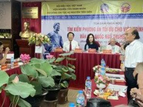 Bàn cả chuyện có dùng dấu chấm, dấu phẩy, viết hoa đầu dòng trong Truyện Kiều