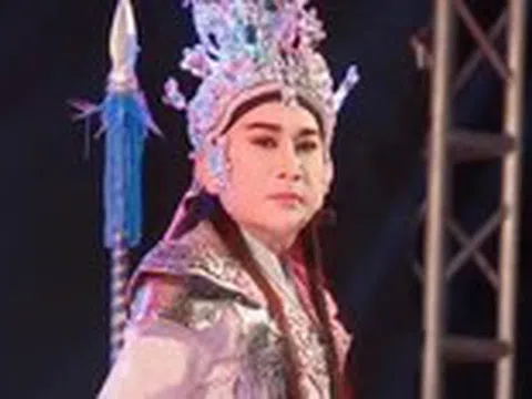 Đồng nghiệp, khán giả lo lắng khi nghe Kim Tử Long bị u não, nghệ sĩ phải cấp tốc livestream