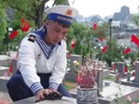 Thắp sáng đạo lý 'Uống nước nhớ nguồn' tại Lữ đoàn Hải quân 170