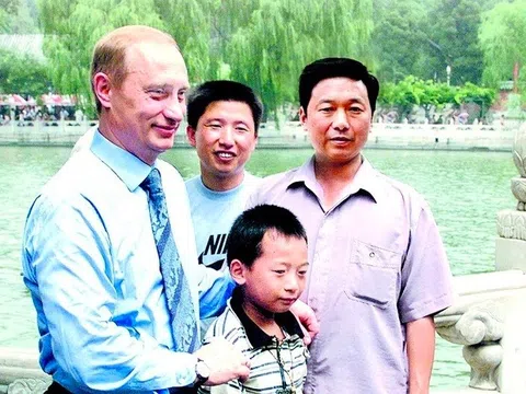 Hãng tin Nga tìm cậu bé chụp ảnh cùng Tổng thống Putin 25 năm trước