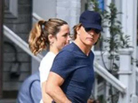 Tom Cruise công khai hẹn hò cùng bạn diễn Ana de Armas
