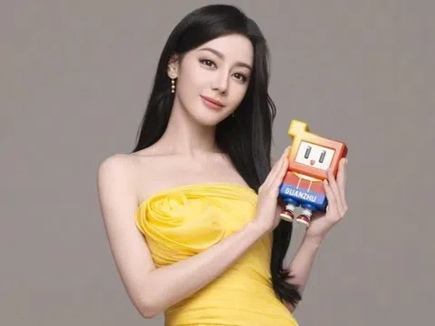 "Mỹ nhân Tân Cương" Địch Lệ Nhiệt Ba diện váy 750 USD của nhà mốt Việt