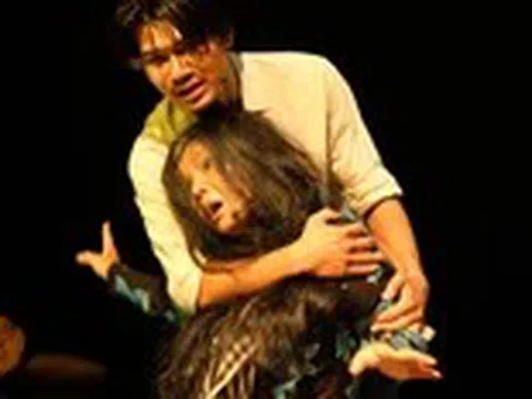 Tú Sương hóa người mẹ khùng hỗ trợ Vũ Trần tốt nghiệp đạo diễn