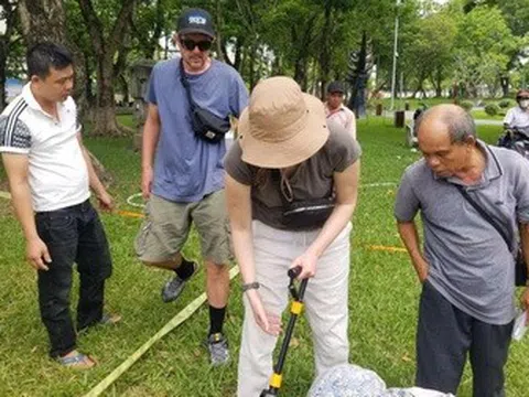 Vụ rơi nhẫn kim cương ở Huế: Kết thúc tìm kiếm, vẫn mong có người nhặt được