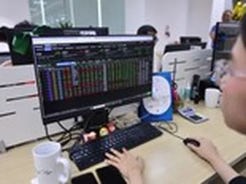 Chứng khoán Việt Nam bất ngờ tăng rất mạnh, gần 33 điểm