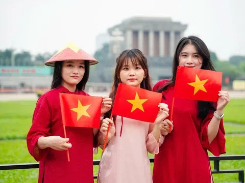 Tour Hà Nội "cháy" vé, phố cổ kín phòng vì khách săn chỗ xem diễu binh 2/9