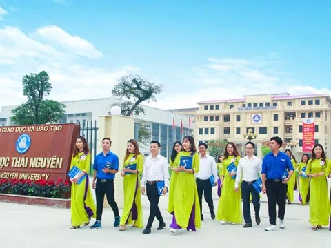 Vai trò của ngôn ngữ tạo động lực từ bạn học trong thúc đẩy hạnh phúc sinh viên
