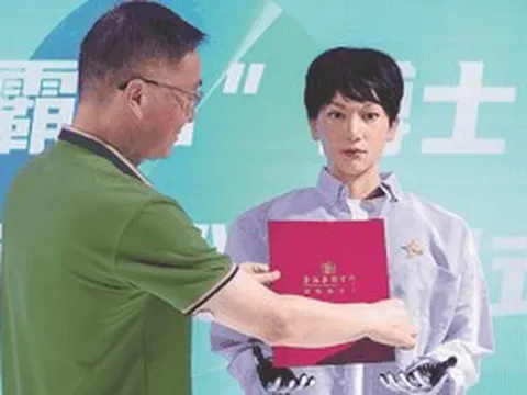 Robot hình người đầu tiên của Trung Quốc trở thành nghiên cứu sinh tiến sĩ