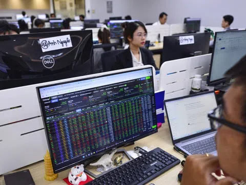 Chứng khoán đảo chiều, hơn 600 cổ phiếu giảm giá sau đợt tăng 'nóng'