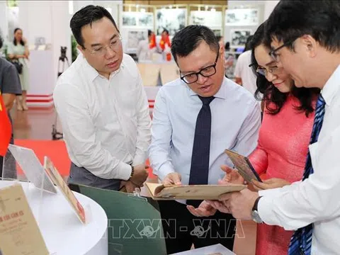 Khai mạc triển lãm tư liệu 'Mùa thu độc lập và Khát vọng phồn vinh'