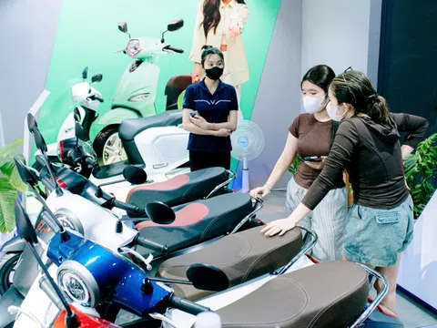 Nhộn nhịp tìm mua xe máy điện ở TP.HCM