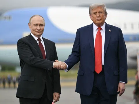 Tổng thống Trump bắt tay Tổng thống Putin, thượng đỉnh Nga - Mỹ bắt đầu