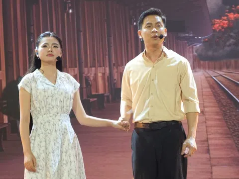 Thu Hường, Huỳnh Thật là đôi tình nhân trắc trở trong nhạc kịch Chờ người