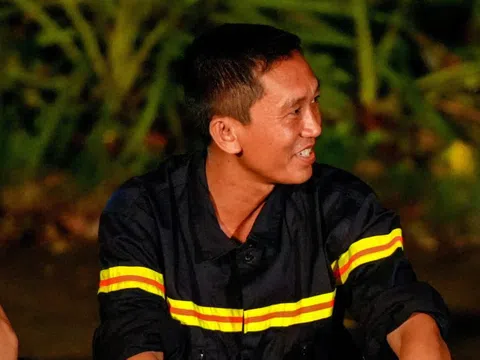 Nghẹt thở giải cứu tàu du lịch ở Chiến sĩ quả cảm
