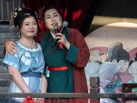Quang cảnh trong "chợ tình" náo nhiệt nhờ bà mối mát tay tìm mối kết đôi