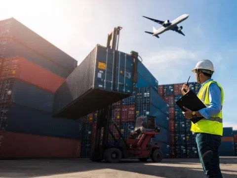 Kết quả kinh doanh, lợi thế cạnh tranh, năng lực đổi mới và vai trò điều tiết của chia sẻ kiến thức tại các doanh nghiệp giao nhận ở TP. Hồ Chí Minh