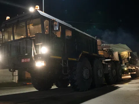 Đêm nay, dàn khí tài quân sự tiến về trung tâm Hà Nội sẵn sàng cho lễ diễu binh A80