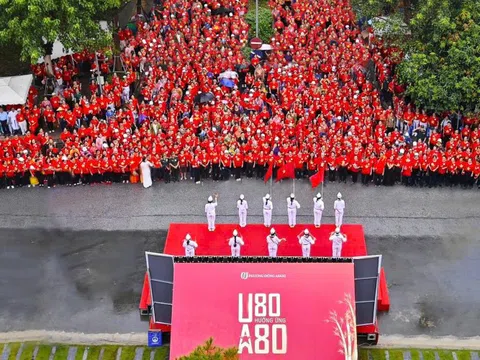 Hơn 1.300 người cao tuổi U80 hát Quốc ca hưởng ứng A80