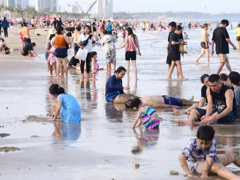 Đi lại dịp lễ 2-9: Máy bay khó đã có xe đò, xe tự lái
