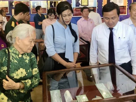 Bảo tàng Tôn Đức Thắng tiếp nhận phim tư liệu quý về Bác Tôn