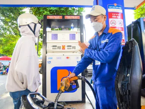 Giá xăng RON95-III tăng vượt mốc hơn 20.000 đồng/lít