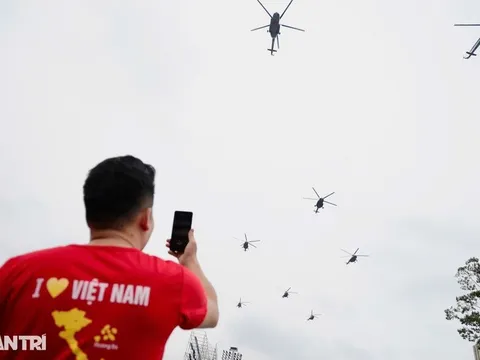 "Cháy" phòng khách sạn ở Hà Nội, khách thuê nhà dân xem hợp luyện diễu binh