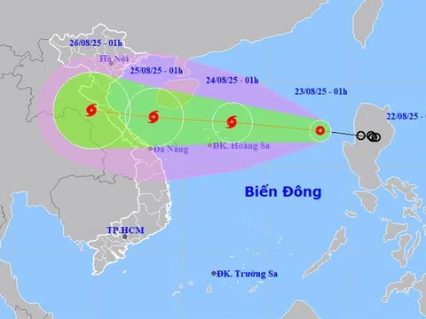 Áp thấp nhiệt đới vào Biển Đông, mạnh thành bão số 5 trong 24 giờ tới