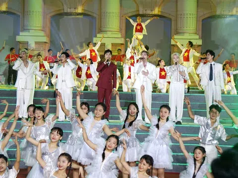80 năm văn hóa phụng sự đất nước