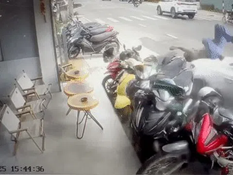 Ô tô lao lên vỉa hè tông loạt xe máy ở Đà Lạt, 1 người bị thương nặng