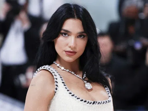 Ngôi sao nhạc pop hàng đầu thế giới Dua Lipa từng đeo viên kim cương huyền thoại 100 carat