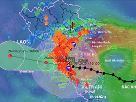 Bão số 5 vào Nghệ An - Hà Tĩnh đột ngột di chuyển chậm, mưa trút không ngừng