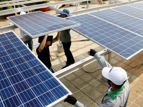 Lắp điện mặt trời áp mái được hỗ trợ từ 2-3 triệu đồng/hộ, ngân sách dự chi 42.000 tỉ đồng