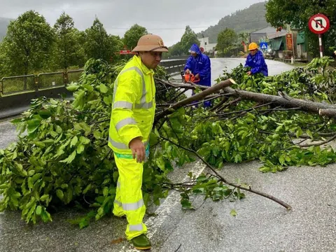 Bão số 5 (Kajiki): Hà Tĩnh có 3 người thương vong, nhiều nhà cửa tốc mái