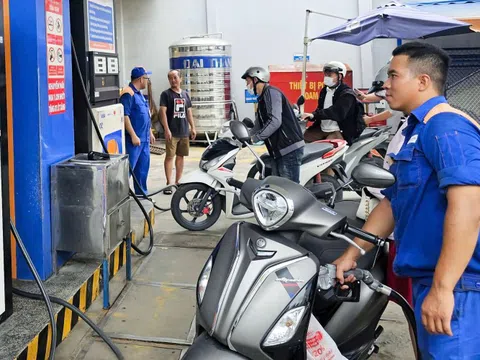 Từ 2026 chỉ bán xăng E10, từ 2031 bắt buộc dùng xăng E15