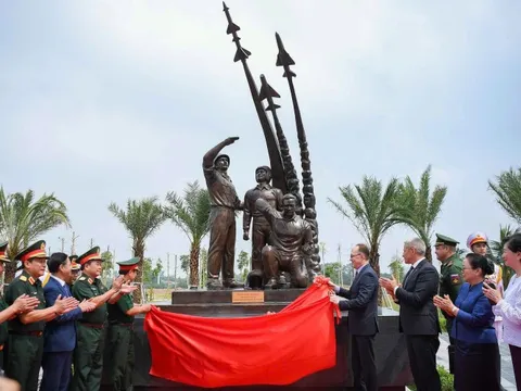 Bộ Quốc phòng gắn biển cụm tượng tri ân chuyên gia quân sự Liên Xô, Cuba