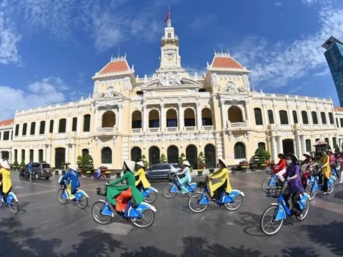 Xây dựng mô hình nghiên cứu phát triển du lịch TP. Hồ Chí Minh theo hướng bền vững