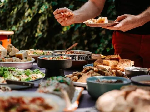 Các yếu tố tác động đến hành vi lãng phí thực phẩm của khách hàng tại các nhà hàng buffet