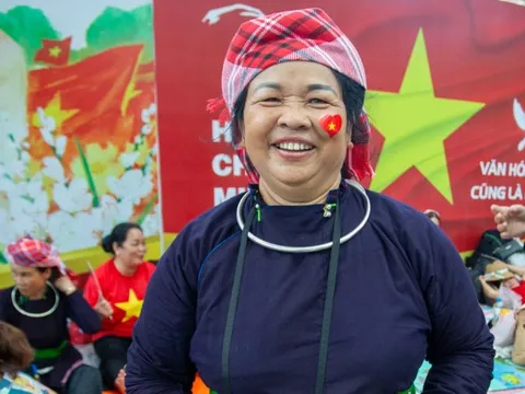 Nghe chuyện ‘người miền núi chất’ tích cóp về Hà Nội xem diễu binh