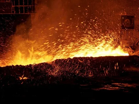 Lò cao số 2 của Khu liên hợp gang thép Hòa Phát Dung Quất 2 ra mẻ gang đầu tiên