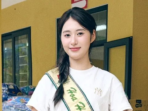 Hoa hậu Trái đất Việt Nam Trâm Anh tặng quà cho trẻ em Tây Bắc đầu năm học mới