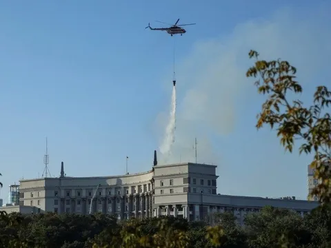 Nga không kích trúng tòa chính phủ Ukraine ở thủ đô Kiev