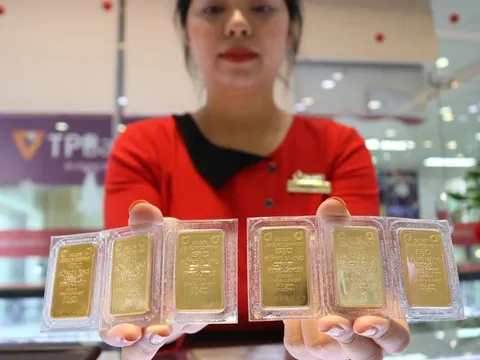 Giá vàng thế giới vượt 3.600 USD/ounce, giá vàng miếng SJC giảm 300.000 đồng