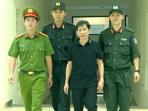 Quân sư kín tiếng đứng đằng sau trùm giang hồ Vi 'ngộ' là ai?