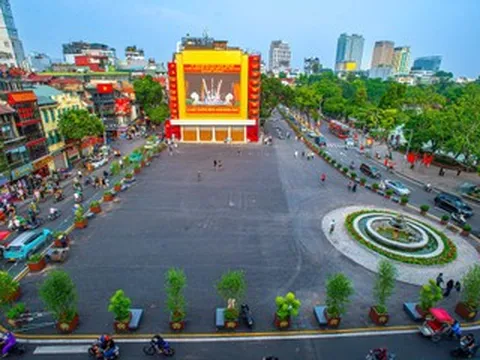Khoảng trống khác lạ ở Quảng trường Đông Kinh Nghĩa Thục sau khi dỡ 'Hàm cá mập'