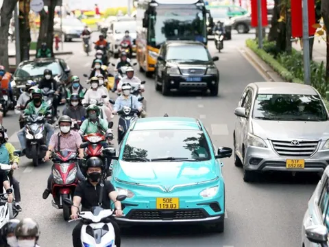 Hà Nội, TP HCM thông tin về lộ trình chuyển đổi sang phương tiện xanh