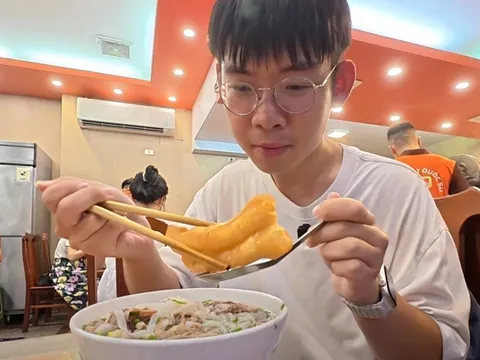4 ngày thử 10 quán phở Hà Nội, khách Đài Loan "đổ" vì bát phở 50.000 đồng