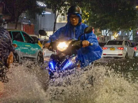 Người dân Đà Nẵng có nơi lội nước sau 30 phút mưa