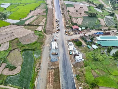 Sơn Hải xin cắm bảng “bảo hành 10 năm” trên tuyến cao tốc Hoài Nhơn – Quy Nhơn