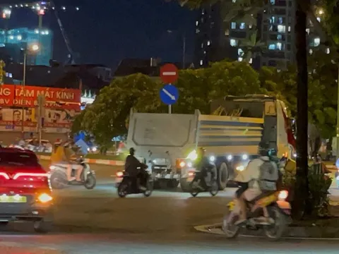 Người dân TP HCM bức xúc về xe ben "hổ vồ" ở một khu vực