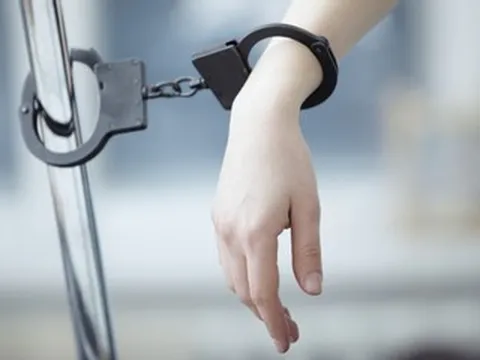 Hy hữu khi con nợ và chủ nợ tố cáo lẫn nhau, cả hai cùng nhận án tù
